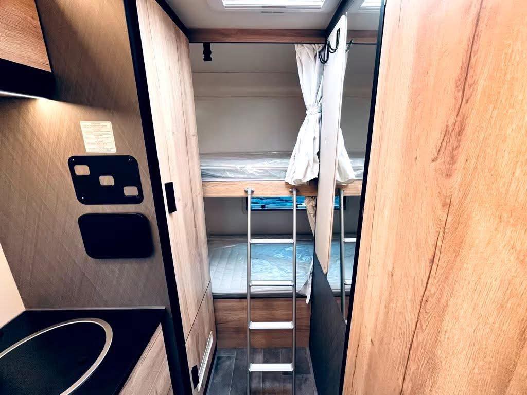 Camping Car BURSTNER ELEGANCE I 800 thumbnail 4